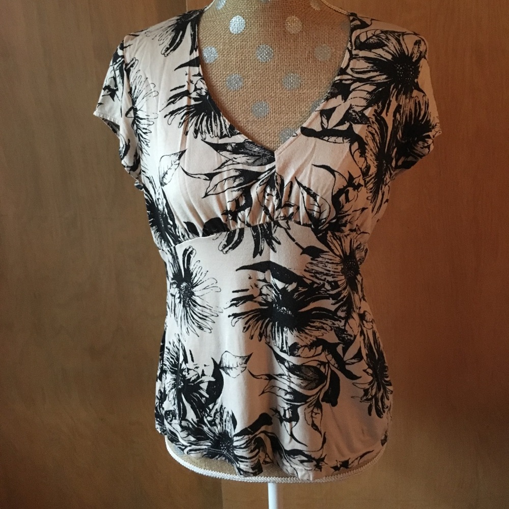 🌹3/$25🌹Ann Taylor Black Floral Print Top, Large